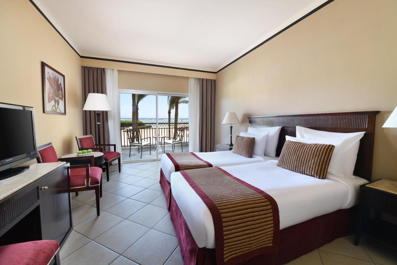 Jaz Mirabel Resort Sharm El-Sheikh Exterior foto A room at the Hilton Sharm El Sheikh