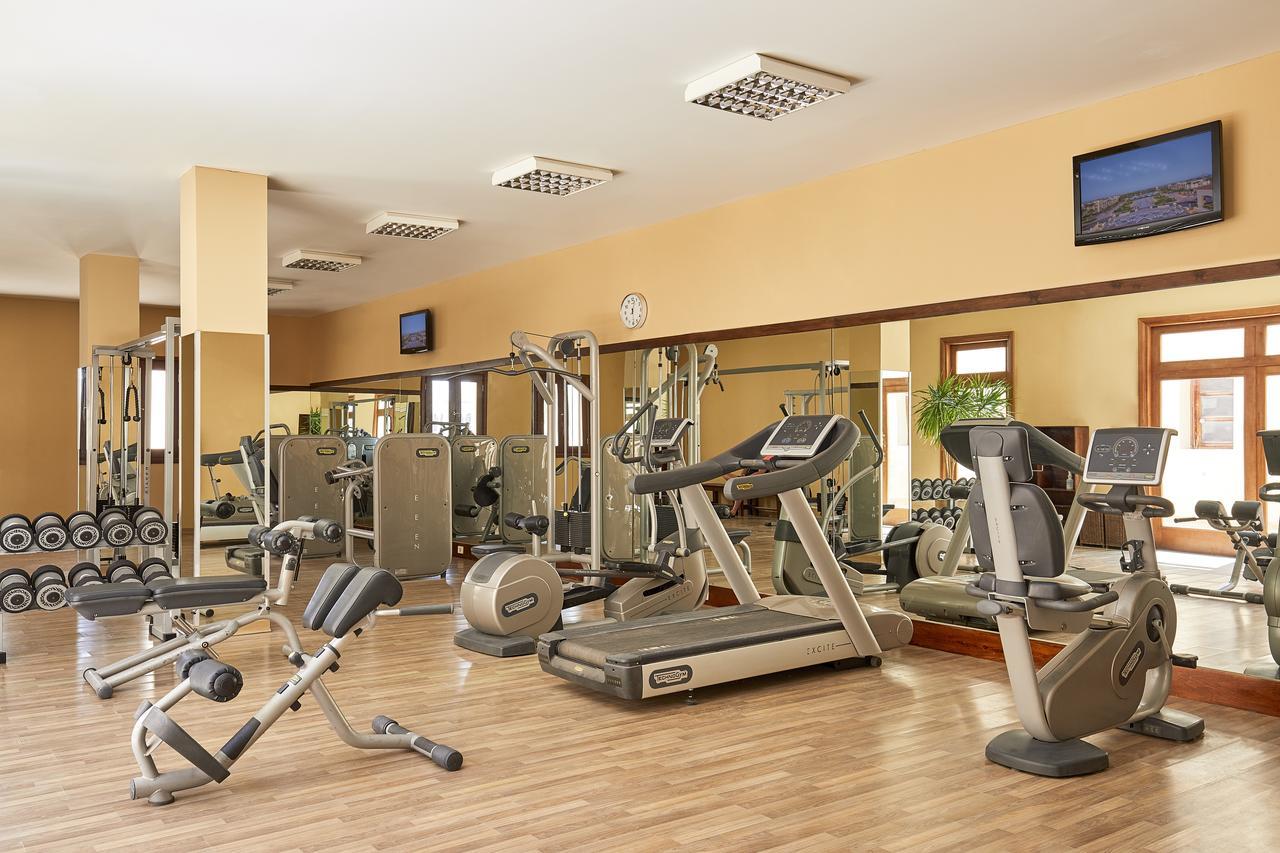 Jaz Mirabel Resort Sharm El-Sheikh Exterior foto A gym in a hotel