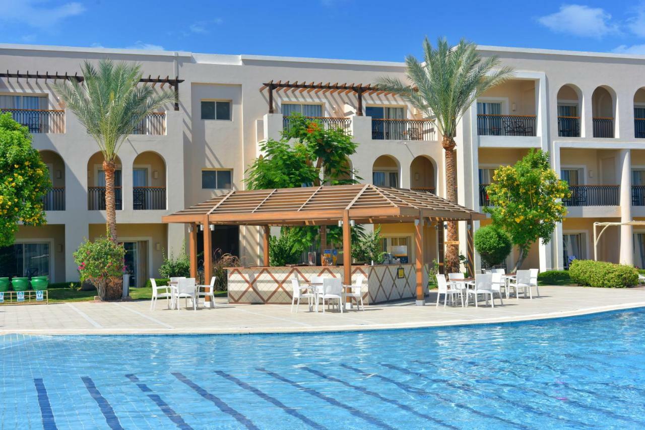 Jaz Mirabel Resort Sharm El-Sheikh Exterior foto The swimming pool at the hotel