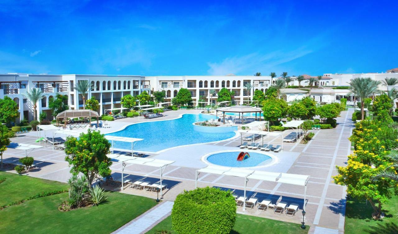 Jaz Mirabel Resort Sharm El-Sheikh Exterior foto The swimming pool at the resort
